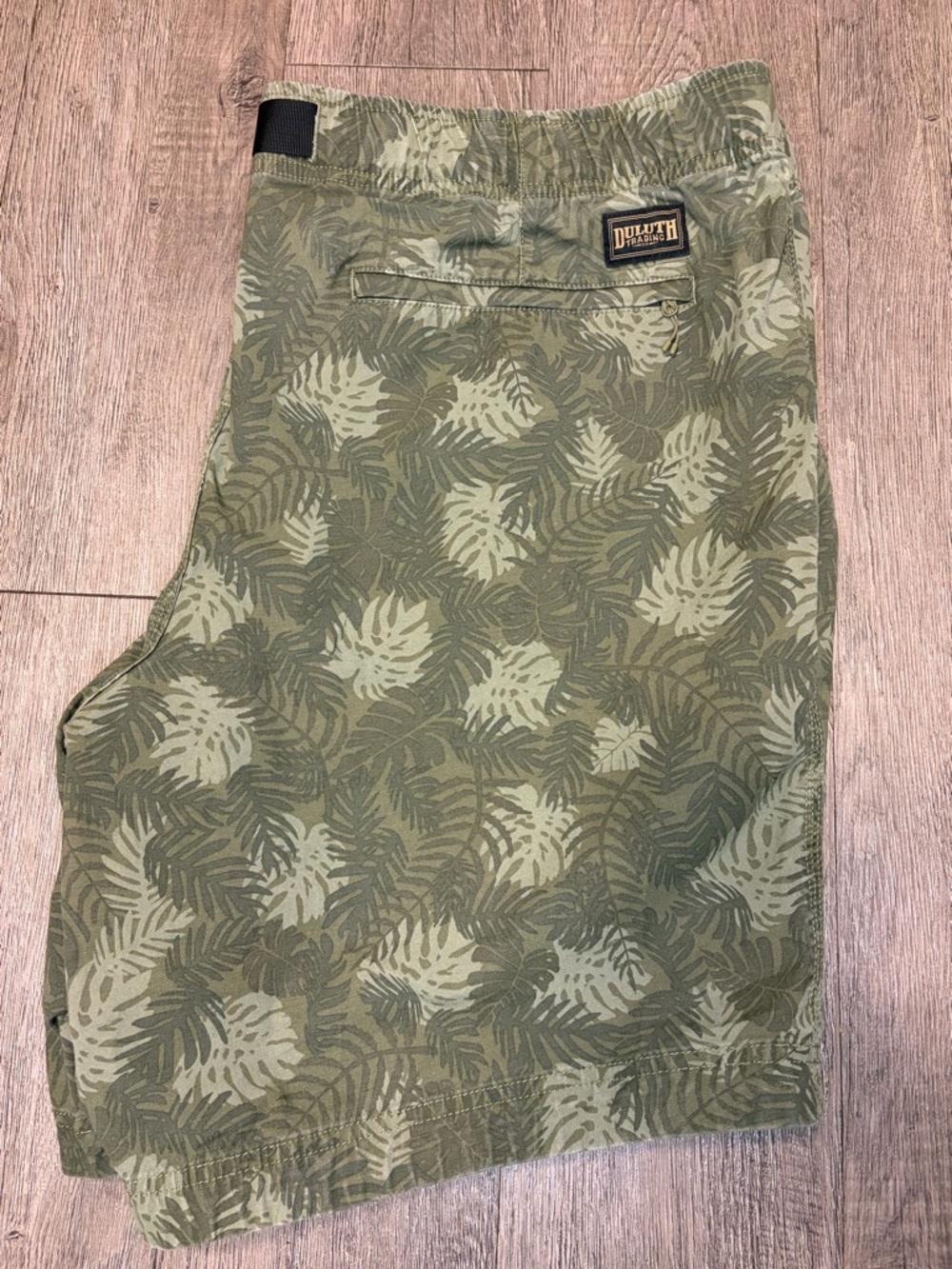 Duluth Trading Co. Green Leaf-Print Casual Shorts